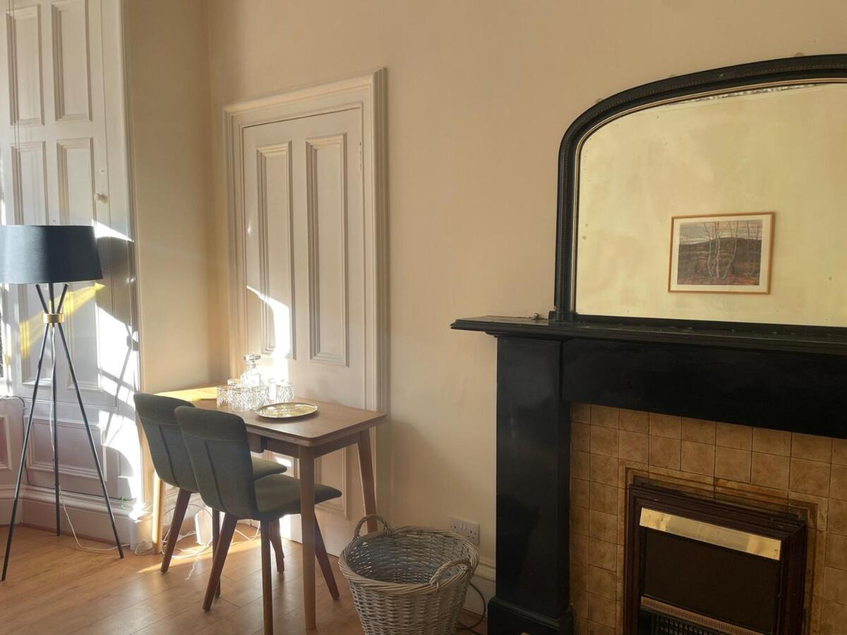 Large Flat In Chic Bruntsfield Apartment *